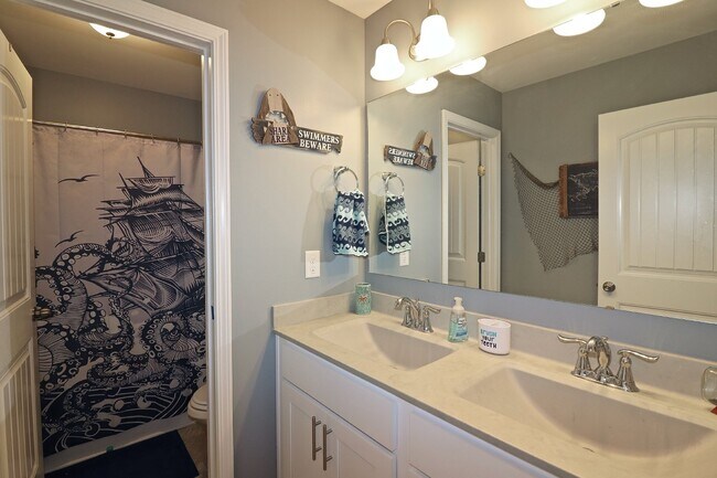 Building Photo - "Spacious 4-Bedroom Gem with 3.5 Baths and...