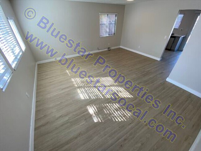 Building Photo - 10840 Floral St