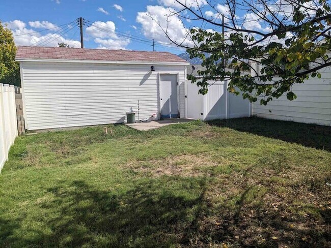 Building Photo - 300 E 2700 S