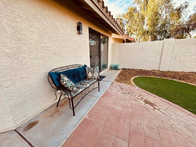 Building Photo - 4212 E Sandia St