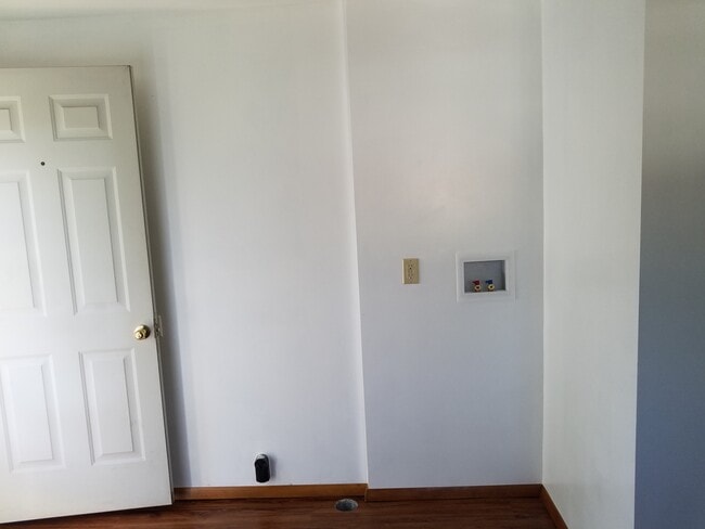 Washer & Dryer Hook Ups - 87 S 23rd St