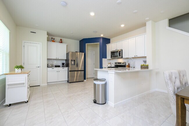 Building Photo - Discover Comfort and Style: Spacious 3-Bed...