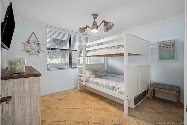 Building Photo - 10680 S Ocean Dr