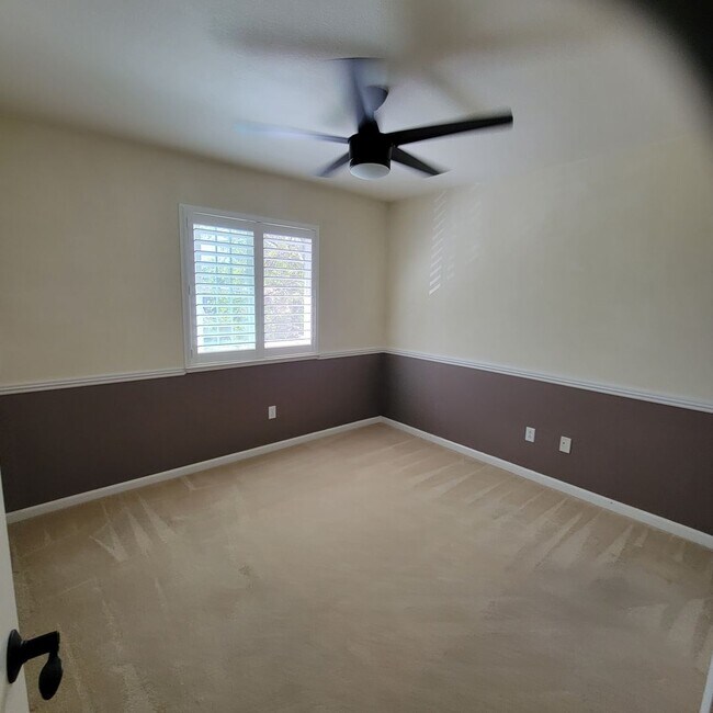 Building Photo - Big Beautifully updated 4-bedroom 2.5 bath...