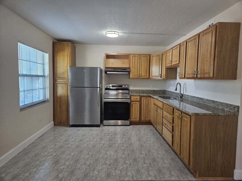 Building Photo - 4414 N Clark Ave