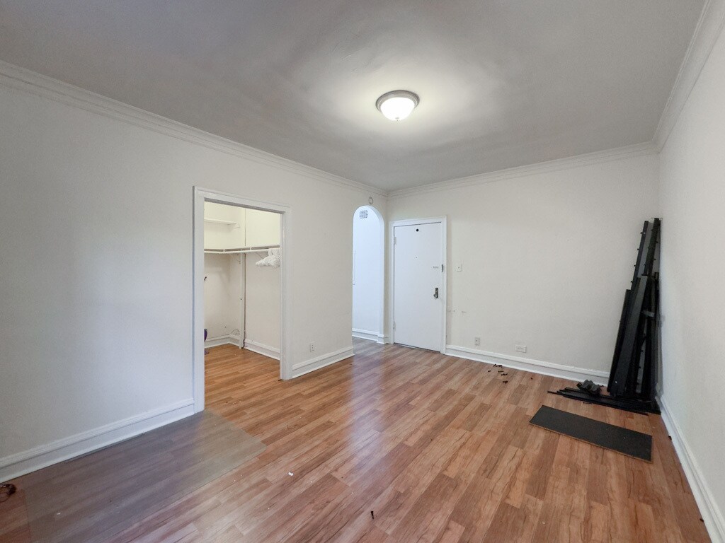 Building Photo - 2536 N Sawyer Ave