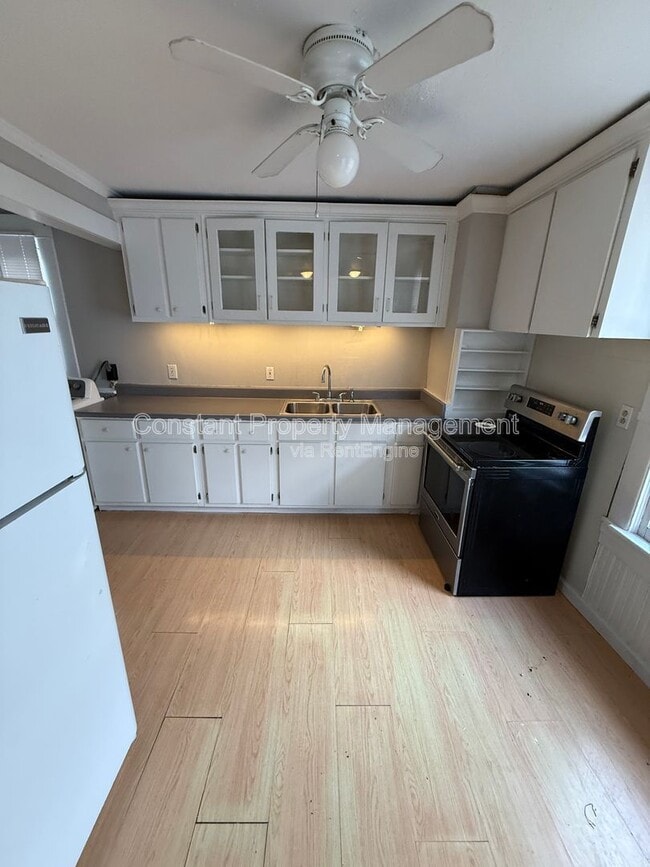 Building Photo - 1061 High St