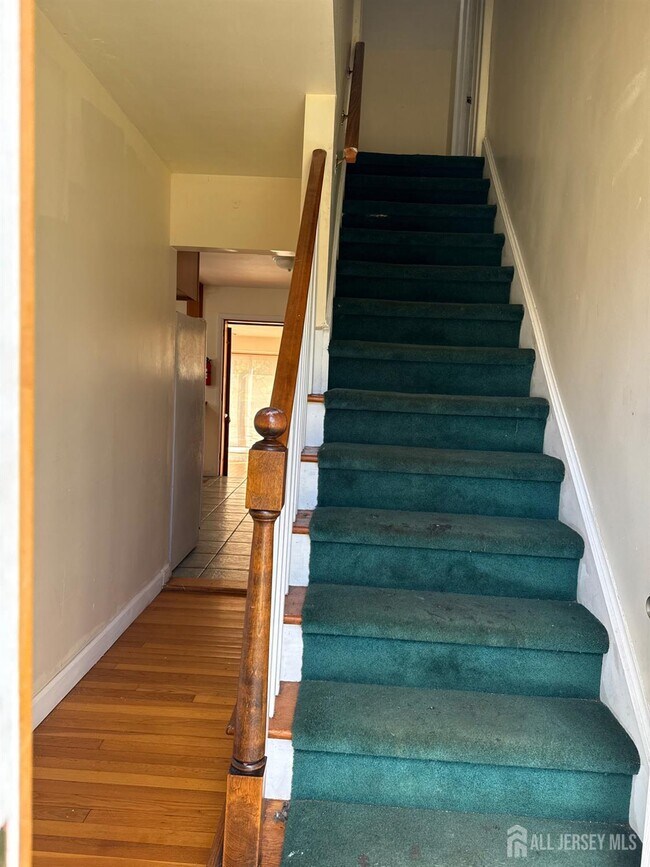 Building Photo - 355 Metlars Ln