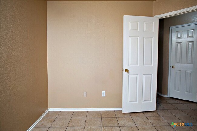 Building Photo - 5515 Lions Gate Ln