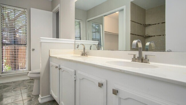 Building Photo - 2541 Galemeadow Dr