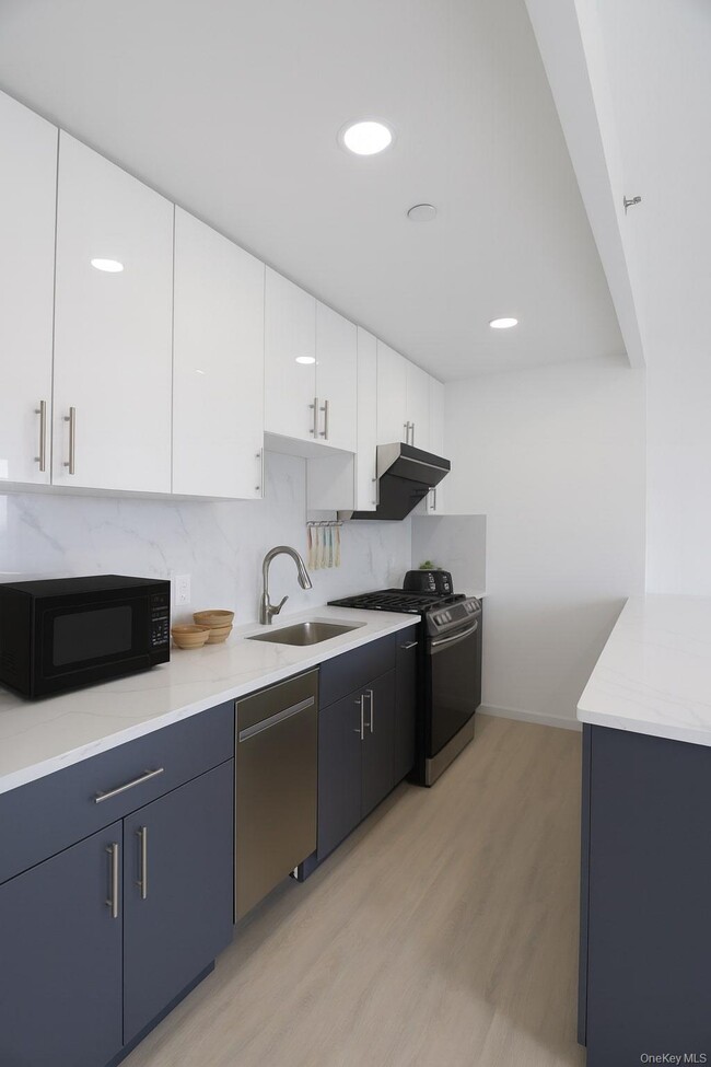 Building Photo - 42-78-78 Main St