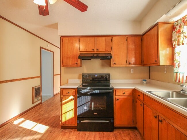 Building Photo - FREE MONTH RENT! Ardmore School District!