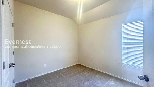 Building Photo - 129 Snowflake Dr