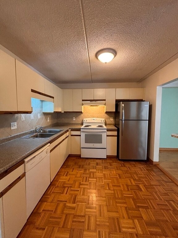 Building Photo - 200 Cove Way