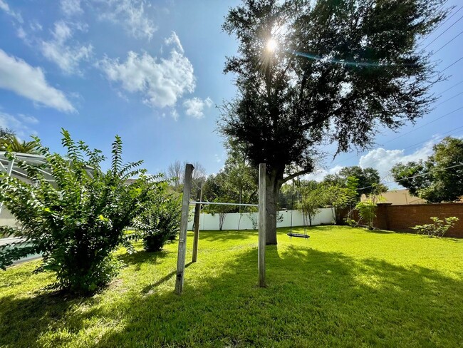 Building Photo - Gorgeous 3/2 Pool Home in Apopka's Parkside at Errol Estate!