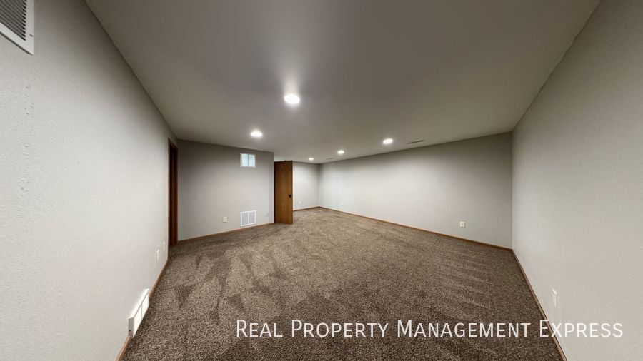 Building Photo - 1608 S Campbell Trail