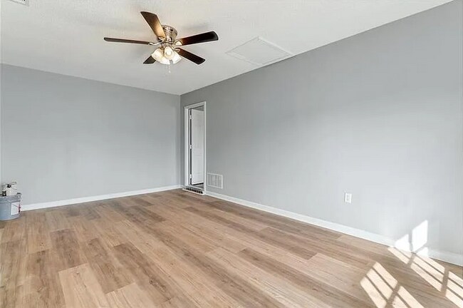 Building Photo - 2538 Cove St