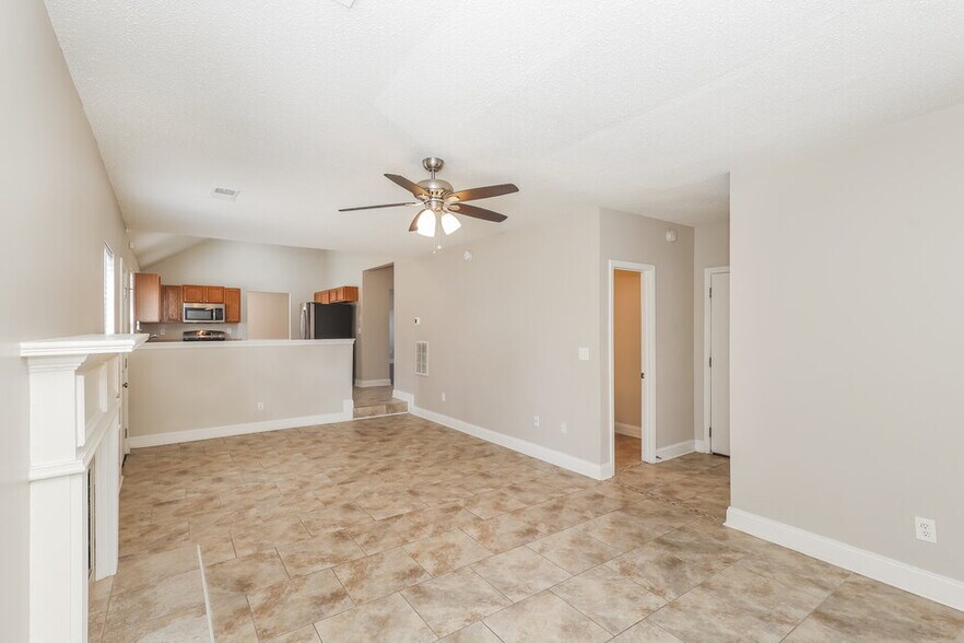 Building Photo - 10635 Misty Meadows Dr