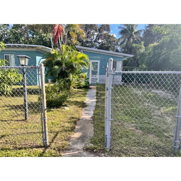 Building Photo - 550 NW 118th St