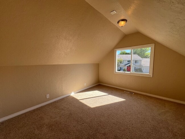 Building Photo - 1592 Kingston Way