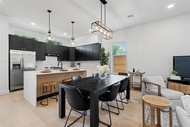 Building Photo - 4108 Cortlandt St