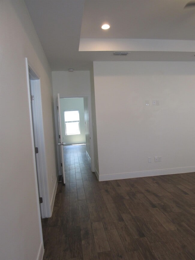 Building Photo - 2419 Messi St