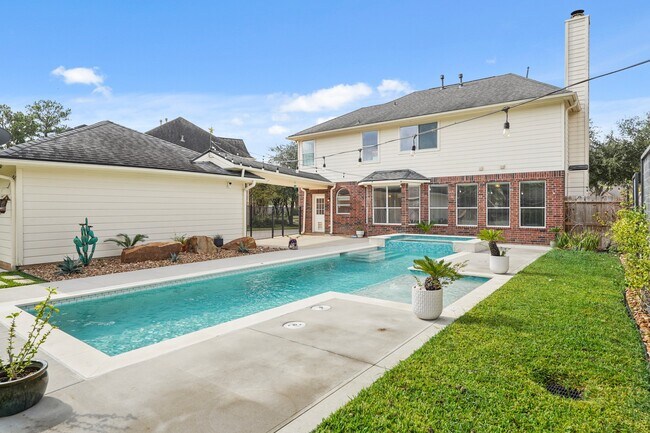 Building Photo - 18910 Rustling Ridge Dr