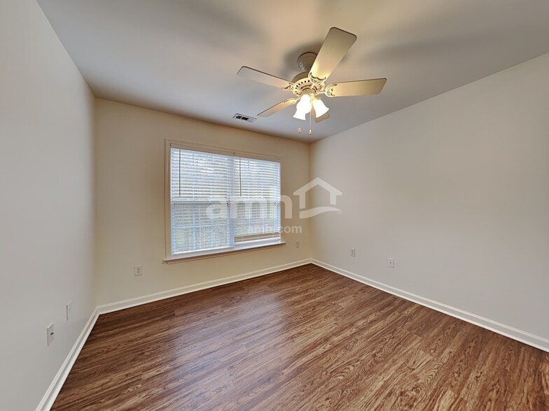 Building Photo - 302 Grimes Dr