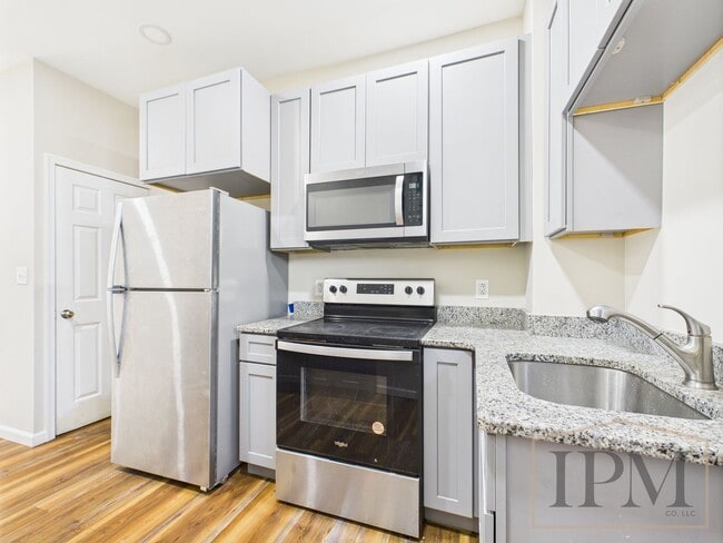 Building Photo - Available Now - Charming 3 Bedroom, 2 Bath...