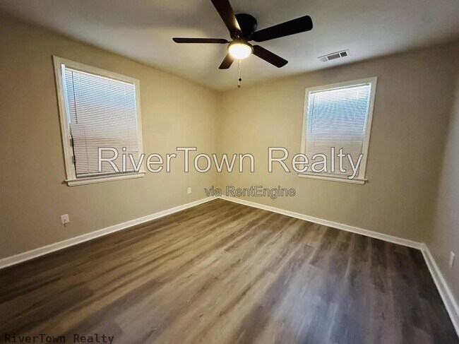Building Photo - 3627 N Lloyd Cir