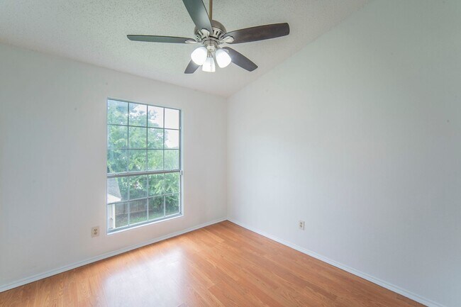 Building Photo - Spacious 4-Bedroom Home Across from the Pa...