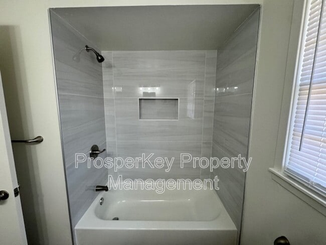 Building Photo - 176 Wickham Dr