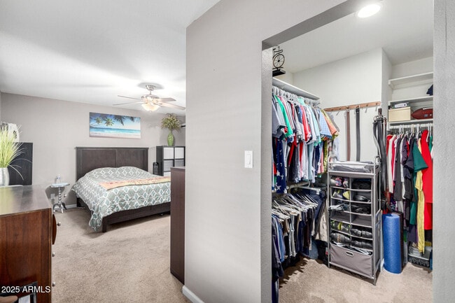 Building Photo - 2744 E Windrose Dr