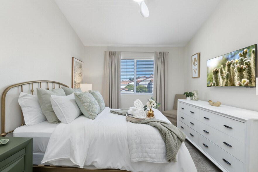 Building Photo - 10401 N 52nd St