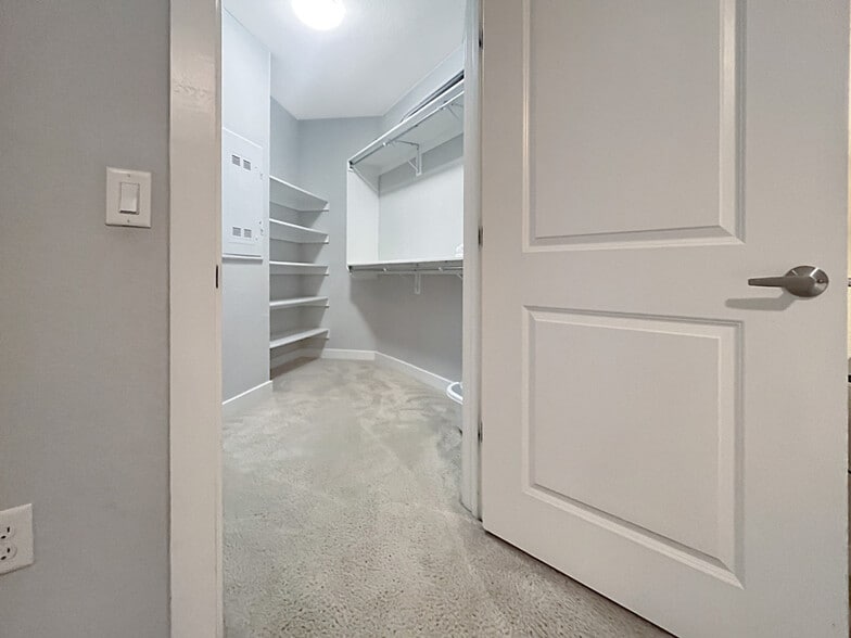 Building Photo - 2615 N Grady Ave
