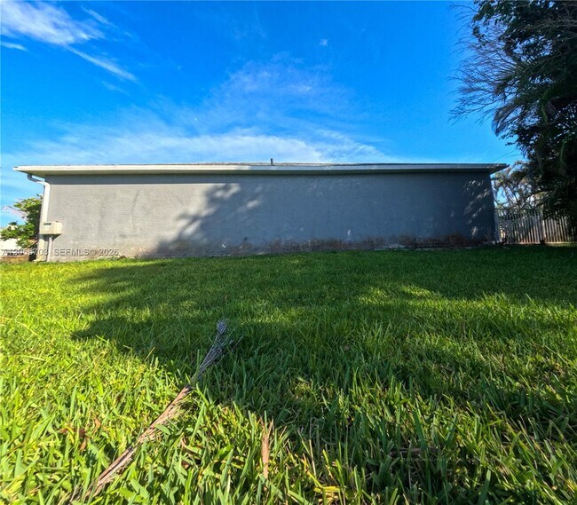 Building Photo - 1834 SW Gemini Ln