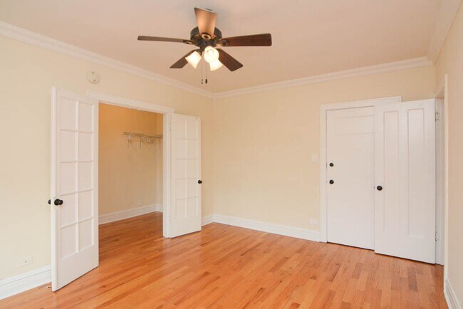 Building Photo - 4742 N Hermitage Ave