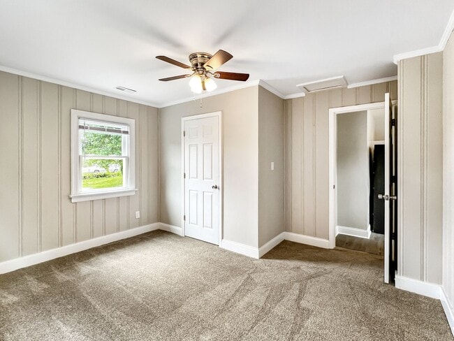 Building Photo - Fully Renovated 3-Bedroom Gem in West End ...