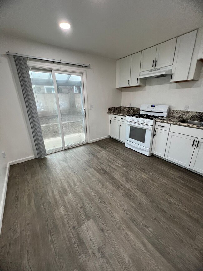 Building Photo - 808-809 Farmersville Blvd