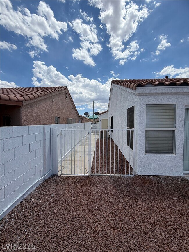 Building Photo - 2712 Pastel Ave