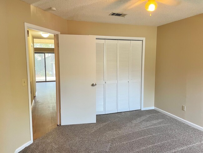 Building Photo - Crossland Downs