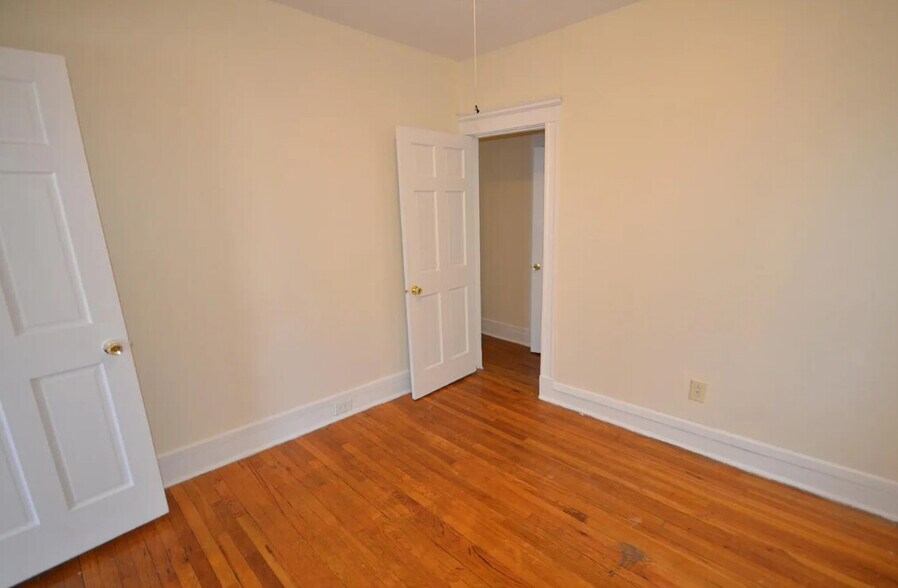 Building Photo - 239 Kelton St
