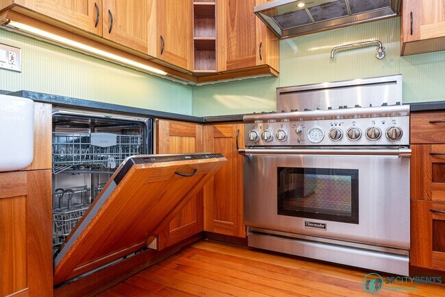 Building Photo - Potrero Hill: Remodeled Top Floor with City Views, Bonus Room & 2 Car Parking