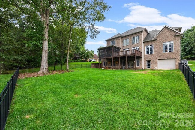Building Photo - 334 Stonecliff Ln