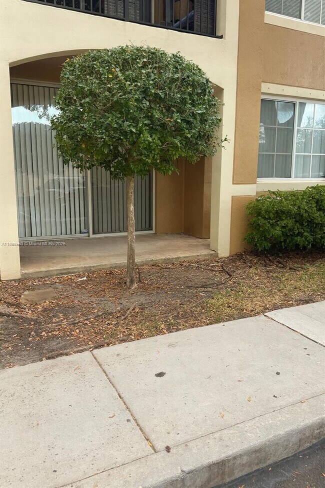 Building Photo - 8040 N Nob Hill Rd