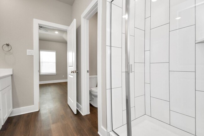 Building Photo - Elm