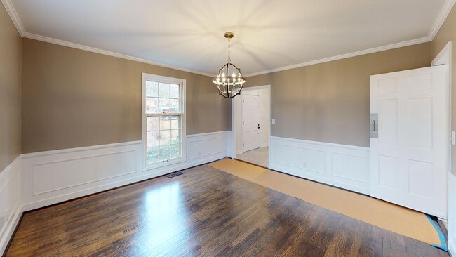 Building Photo - Beautifully renovated Westmoreland home!