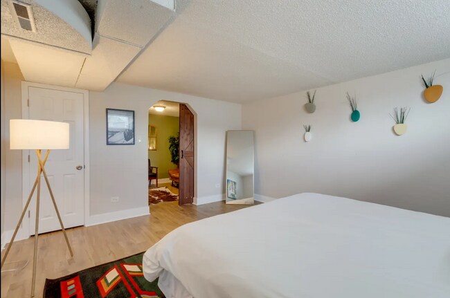 Building Photo - Updated 2BD, 1BA Half-Duplex in North Park...