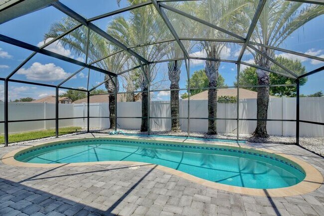 Building Photo - Beautiful 4/2 Pool Home with a Covered Pat...