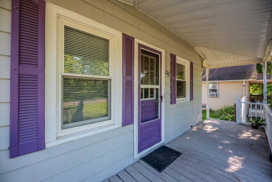 Building Photo - 202 River Meadow Dr